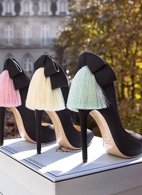 TASSEL TIME Tassel Heels, Gorgeous Shoes, Fabulous Shoes, Carrie Bradshaw, Hot Shoes, Crazy Shoes, Pretty Shoes, Shoe Obsession, Shoe Lover