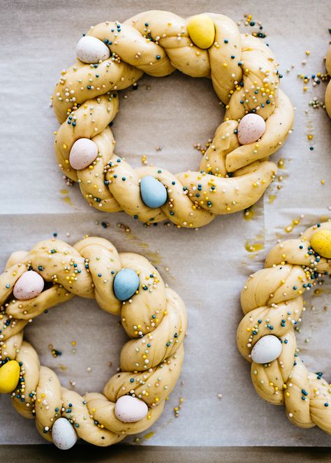 Mini Cardamom Easter Bread Wreaths — Fix Feast Flair Bread Wreath, Easter Lunch, Candy Egg, Easter Menu, Couple Cooking, Easter Bread, Easter Baking, Easter Dinner, Easter Brunch