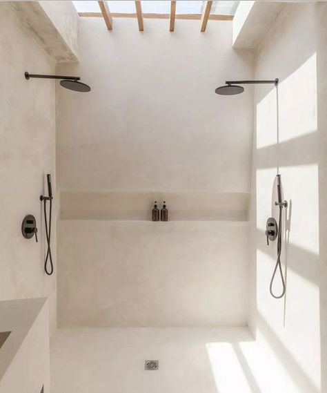 Tadelakt Bathroom, Bathroom Tile Design Ideas, Cement Bathroom, Kids Bathrooms, Tile Design Ideas, Indoor Outdoor Bathroom, Industrial Style Bathroom, House Bathrooms, Concrete Bathroom