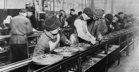 Scientific management and Taylorism by Frederick Taylor | ToolsHero Henry Ford Museum, Park Models, Assembly Line, German Art, Henry Ford, Ex Machina, Industrial Revolution, Model T, Highland Park