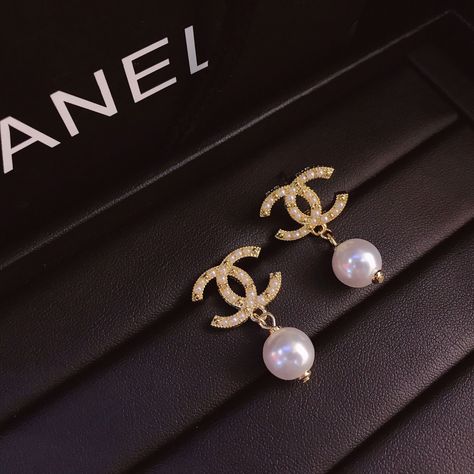 A166 Chanel pearls earrings WOW006599 Ysl Jewellery, Gucci Gloves, Chanel Pearl Earrings, Earrings Dior, Ysl Jewelry, Versace Earrings, Chanel Ring, Chanel Pearls, Pearls Earrings