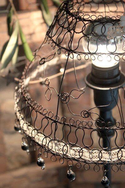 Lamp Shade Crafts, Sculptures Sur Fil, Barbed Wire Art, Wire Chandelier, Wire Lamp, Art Fil, Lamp Inspiration, Lamp Candle Holder, Copper Decor