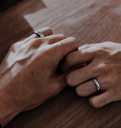 Married Aesthetic Faceless, Guys Holding Hands Aesthetic, Men Holding Hands Aesthetic, Gay Wedding Ring, Omegaverse Aesthetic, Gay Ring, Gay Engagement Rings, Gay Wedding Rings, Hands With Rings