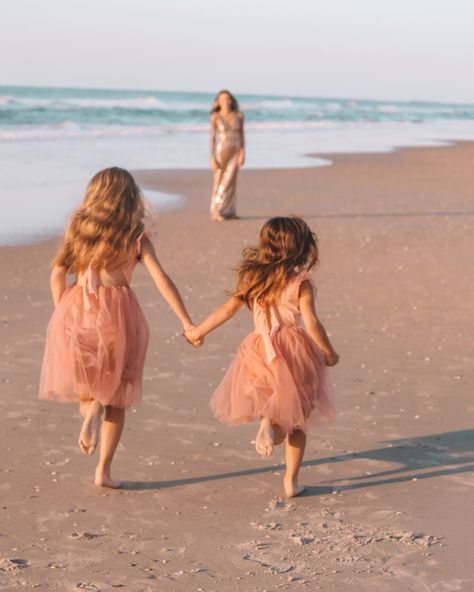 Mother Daughter Beach Pictures Photo Ideas, Beach Family Photo Shoot Ideas, Mom And Kids Beach Pictures, Mom And Daughter Beach Photo Ideas, Beach Poses Family, Mom And Two Kids Photoshoot, Mother Daughter Beach Pictures, Beach Mom Aesthetic, Kids Beach Photoshoot