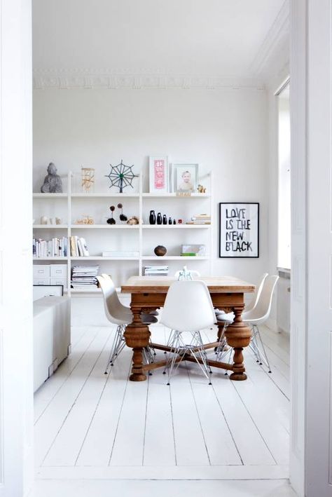 Traditional Table, Eames Chairs, White Floors, Style Deco, Home Fashion, White Interior, Apartment Therapy, Modern Chairs, 인테리어 디자인