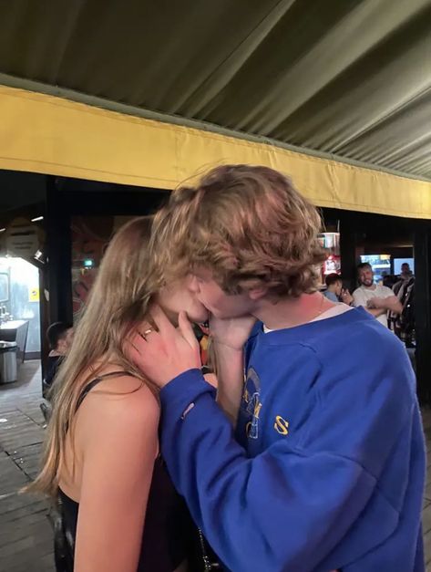 Teenage Romance, Boys Of Tommen, Teenage Love, Shotting Photo, The Love Club, Cute Relationship Photos, Teen Love, Boyfriend Goals, Cute Couples Photos