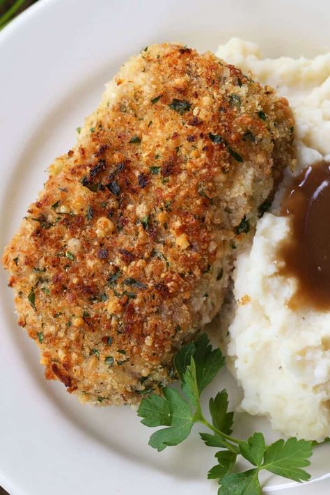 These Crispy Baked Pork Chops are always a hit for dinner! A parmesan and panko coating gives so much flavor, and a simple kitchen tool makes them super crispy! Pork Chops Oven Baked, Panko Pork Chops, Best Baked Pork Chops, Oven Baked Pork Chops, Leftover Pork Chops, Perfect Pork Chops, Supermarket Sweep, Baked Pork Chops Oven, Breaded Pork Chops