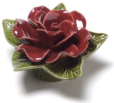 red rose ceramic flower for grave Rose Ceramics, Flowers Australia, Ceramic Rose, Clay Rose, Clay Fairy House, Pottery Lessons, Cold Porcelain Flowers, Air Dry Clay Projects, Clay Fairies