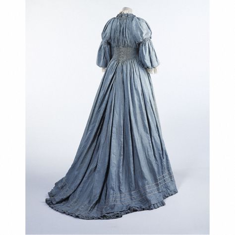 1890s Fashion, Tea Gown, Aesthetic Dress, 19th Century Fashion, Century Clothing, Antique Clothing, Old Fashion, Edwardian Fashion, Art Dress