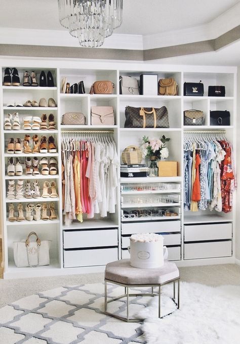 Walk In Closet Transformation Ideas, Dream Closet Aesthetic, Closet Factory, Purse Display, Small Closet Space, Dressing Room Decor, Dressing Room Closet, White Closet, Office Closet