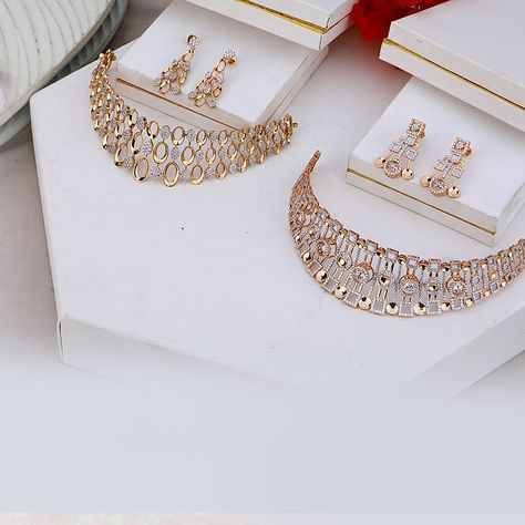 Rose Gold Bride Jewelry, Rose Gold Necklace Set, Popular Jewelry Trends, Jewelry Pics, Rose Gold Jewelry Set, Choker Design, Golden Jewellery, Wedding Jewellery Designs, Unique Gold Jewelry Designs