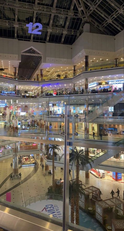 Airport Escalator, Uggs Low, Muscat Airport, Wonyoungism Aesthetic, Mall Aesthetic, Cheer Friends, Travel To Korea, Scary Photos, Mall Shopping