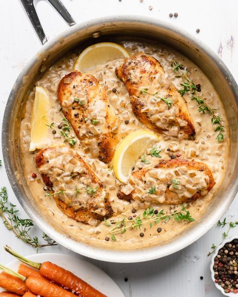 Chicken in pan, topped with white wine cream sauce Chicken With White Wine Sauce, Chicken In Pan, Chicken With Wine, Chicken Bacon Recipes, Wine Cream Sauce, White Wine Cream Sauce, White Wine Chicken, Lemon Cream Sauces, Chicken Receipes