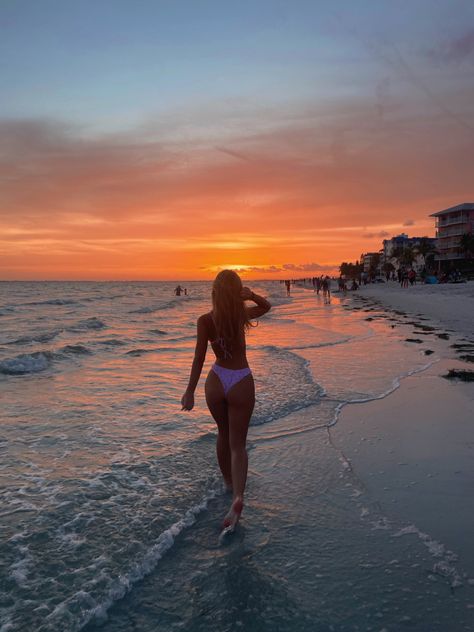 Beach Vacation Pictures, Sunset Beach Pictures, Beach Photo Inspiration, Cute Beach Pictures, Beach Instagram Pictures, Summer Poses, Beach Poses By Yourself, Summer Picture Poses, Beach Pictures Poses