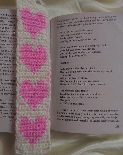 Bookmarks that warm your heart and hold your place🩷🤍 . . . Crochet Heart Bookmark 🩷🌷 Pattern by: @mahumcrochets Dm to order [Crochet, crochet bookmark, crochet love, crochet inspiration, aesthetic gifts, gifting ideas, handmade, handmade gifts, affordable, budget, customised, yarns, crafts, crocheter] #crochet #crochetwork #handmadecrochet #crochetheartbookmark #crochetbookmark #crocheting #crochetlovers #instacrochet #crocheter #aesthetic #ａｅｓｔｈｅｔｉｃ #handmadegifts #crochetersofinstagram Crochet Heart Bookmark, Bookmark Crochet, Aesthetic Gifts, Crochet Bookmark, Heart Bookmark, Ideas Handmade, Inspiration Aesthetic, Gifting Ideas, Crochet Bookmarks