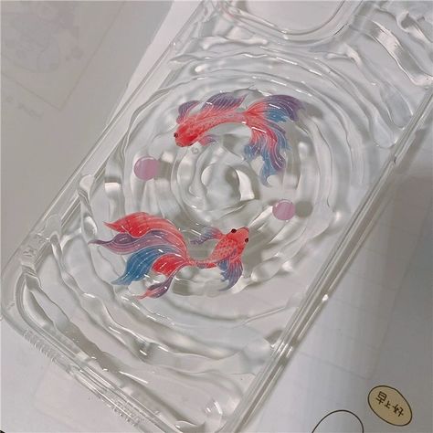 Handmade Pink koi fish ripple pearls phone case, for all iphone&samsung model. 💰24.9/ Free Shipping More details please check my Bio or DM. *all the epoxy cases, the processing time is about 15 days. #epoxy #epoxyphonecase #resinphonecase #animalphonecase #koi #koidesign #epoxydiy #handmadephonecase #koifish Koi Fish Phone Case, Epoxy Resin Phone Case, Pink Koi Fish, Fish Phone Case, Resin Phone Case, E M, Pretty Wallpaper Ipad, Phone Case Collection, Handmade Phone Case