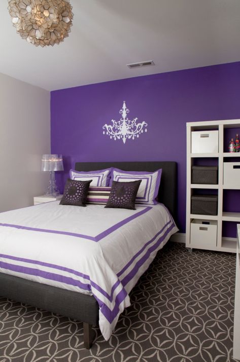 Purple Bedroom Color Scheme, Purple Accent Wall Bedroom, Romantic Purple Bedroom, Purple And White Bedroom, Purple Accent Wall, Purple Bedroom Design, Deco Violet, Purple Bedroom Decor, Purple Living Room