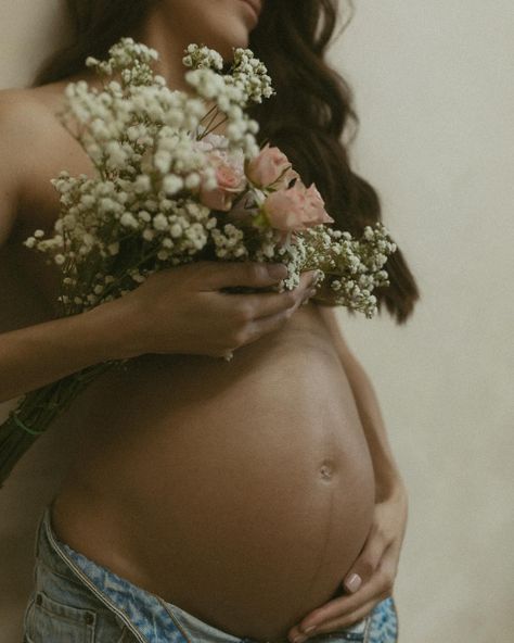 A pregnant goddess walks into a studio….💐🥹🧡 . . . . . . . . . . . . . #newyorkmaternityphotographer #newyorkmaternityphotography #newyorkmaternitysession #newyorkcouplesphotographer #maternityphotography #maternityfashion #maternitymodel #babybumplove #babybumpphotography #motherhoodthroughinstagram #motherhoodjourney #motherhoodunplugged #newyorkcity #motherhoodismagic #lookslikefilm Kimono Maternity Pictures, Flower Maternity Pictures, Outside Maternity Shoot, Maternity Pictures Flowers, Flower Pregnancy Shoot, Single Mom Maternity Pictures, Maternity Photos With Flowers, Ethereal Maternity Shoot, Pregnant Photoshoot Ideas