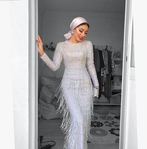 Hijab Soiree Outfit, Hijab Soiree, Dress Soiree, Hijab Gown, Hijab Dress Party, Chic Evening Dress, Fashion Dresses Formal, Hijab Wedding, Simple Bridesmaid Dresses