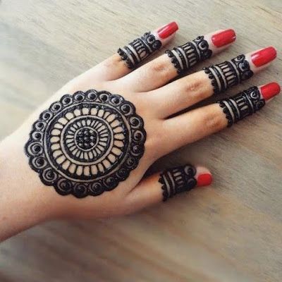 121 Simple mehndi designs for hands || Easy Henna patterns with Images | Bling Sparkle Hand Mandala, Round Mehndi Design, Flower Mehndi, Wallpaper Indian, Tato Henna, Finger Henna Designs, Simple Henna Tattoo, Mehndi Designs For Kids, Stylish Mehndi