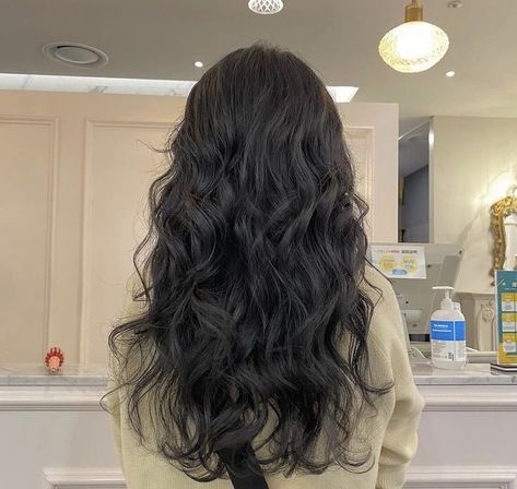 Korean Perm Women Long Hair, Women Permed Hair, Korean Perm Women, Perm Hair Women, Korean Perm Long, Hair Perm Types, Asian Perm Hair, Wavy Perm Long Hair, Types Of Wavy Hair