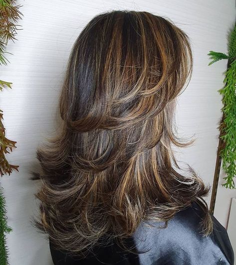 V Shape Haircut, Shape Haircut, Haircut Ideas Trendy, V Shaped Haircut, Medium Length Brown Hair, Feathered Hair Cut, Long Shiny Hair, Thick Wavy Hair, Trendy Hairstyle