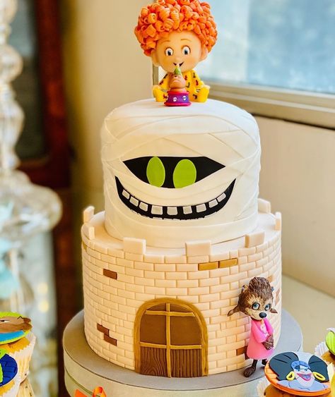 Hotel Transylvania Hotel Transylvania Cake, Hotel Transylvania 1, Hotel Transylvania Birthday, Hotel Transylvania Party, Mavis Hotel Transylvania, Love You Papa, Disney Birthday Cakes, Boy Cake, Hotel Transylvania