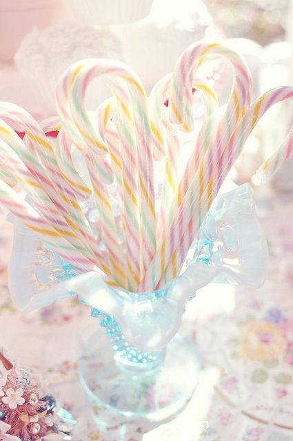 硬糖 Pastel Cupcakes, Pastel Candy, Pastel Christmas, Pastel Decor, Colorful Candy, Candy Store, Pastel Colours, Sweet Candy, Candy Shop