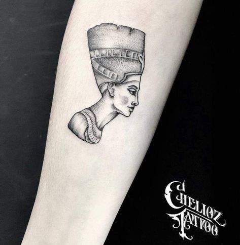 Blackwork Nefertiti Tattoos Chelioz Tattoo Queen Nefertiti Tattoo, Dollar Sign Tattoo, Nefertiti Tattoo, Vintage Style Tattoos, Single Needle Tattoo, Queen Tattoo, Famous Tattoos, Egyptian Tattoo, Queen Nefertiti