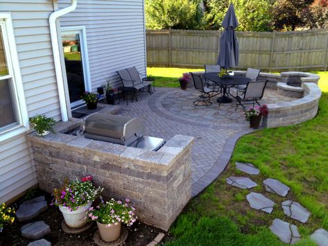 Grill Surround, Stamped Patio, Small Outdoor Kitchen Design, Small Outdoor Kitchens, Concrete Patios, Patio Pavers Design, Puzzle Table, Patio Projects, Ideas Backyard