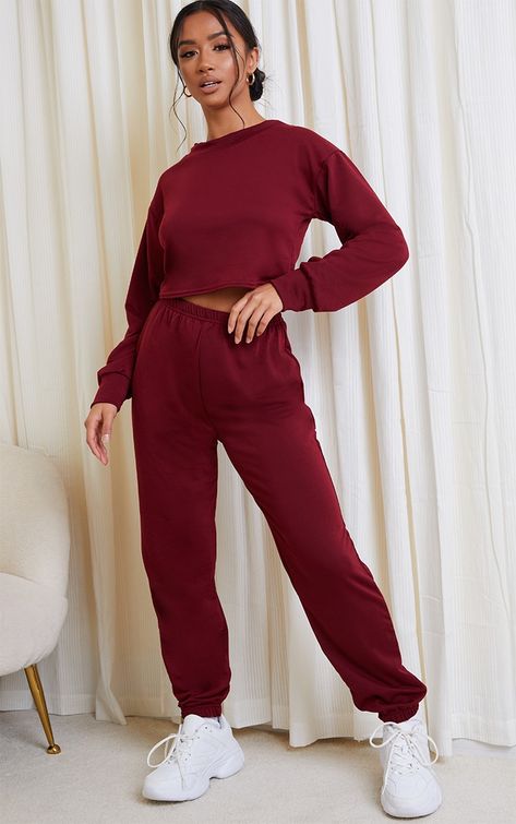 Petite Burgundy Cropped Sweat And Jogger Set | PrettyLittleThing USA Matching Set Outfit Casual, Red Sweatpants Outfit, Sweatshirt Sweatpants Outfits, Matching Sweat Set, Red Sweatpants, Burgundy Outfit, Black Sweats, Casual Sweatpants, Matching Sets Outfit