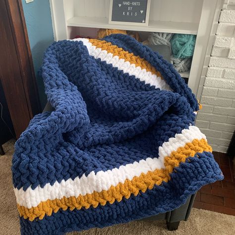 Chunky Yarn Blanket Crochet Pattern, Striped Knit Blanket, Chenille Knit Blanket, Blue And Purple Crochet Blanket, Crochet Blanket Colorful, Chunky Knit Blanket Ideas, Chunky Yarn Blanket Pattern, Weaved Blanket, Multi Color Crochet Blanket