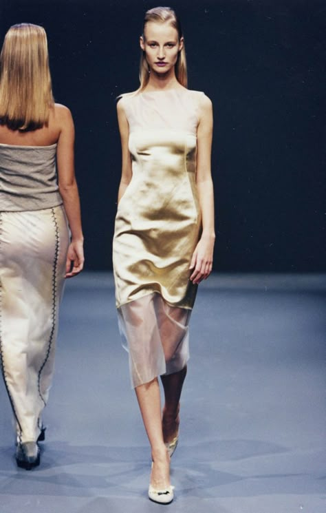 Prada SS 1998 Womenswear Prada Archive, Prada 90s, 1998 Fashion, 90s Prada, Prada Runway, 90s Minimalism, Prada Dress, 90s Runway Fashion, Prada Fashion