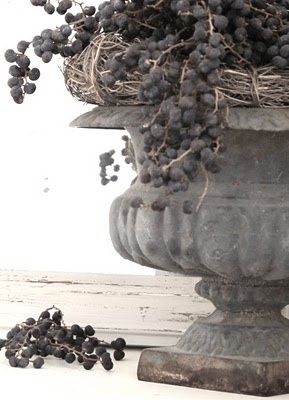 Wedding Ideas: franse-vaas-met-dadels Garden Urns, Venue Decor, Container Gardens, Wine Theme, French Grey, Deco Floral, 50 Shades Of Grey, Theme Wedding, Fall Decorations