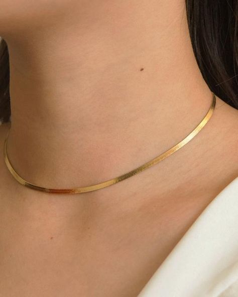 En Route Jewelry, Gold Chain Choker, Romantic Jewellery, Classy Jewelry, Jairzinho, Gold Necklace Designs, Gold Choker, Cate Blanchett, Girly Jewelry