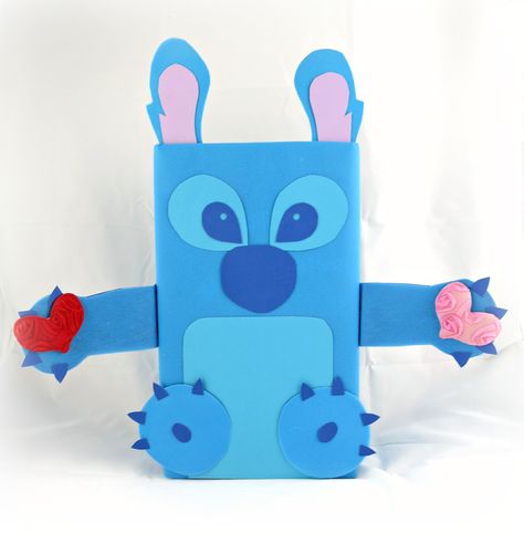 Does your child love the Disney movie Lilo and Stitch? Make this cute Stitch Valentine box for them to use at their class party. Unique Valentine Box Ideas, Girls Valentines Boxes, Valentine Box Ideas, Valentine Boxes For School, Diy Valentines Box, Kindergarten February, Valentines Class Party, Kids Valentine Boxes, Valentine Card Box