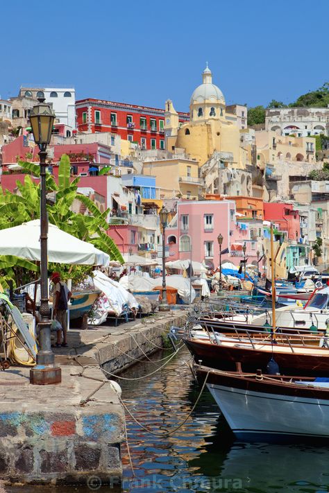 Naples Italy Travel, Napoli Italy Photography, Napoli Italy Aesthetic, Bay Of Naples Italy, Italian Island Aesthetic, Gulf Aesthetic, Italy Naples, Naples Italy Photography, Naples Aesthetic