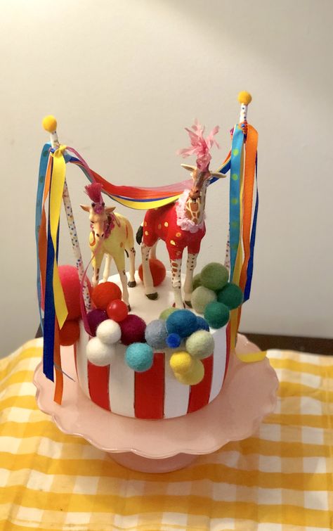 Circus Table Centerpiece, Circus Cake Ideas, Vintage Circus Theme, Circus Cake, Music Camp, Circus Theme Party, Party Centerpiece, Party Inspo, Circus Theme