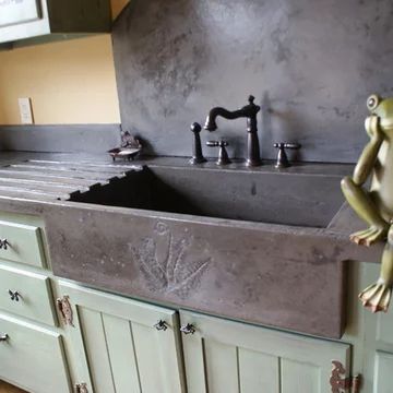 Concrete Farmhouse Sink, Farmhouse Concrete Countertops, Concrete Kitchen Sink, Concrete Countertop Ideas, Kitchen Sink Remodel, Garden Sink, Kitchen Remodel Countertops, Concrete Countertop, Concrete Countertops Kitchen