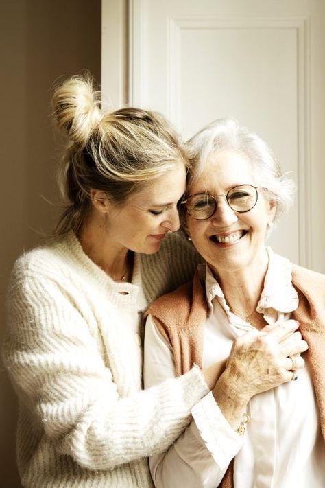 Grandma And Granddaughter Photoshoot, Grandmother Photography, Mother Daughter Photography Poses, Mom Daughter Photos, Mother Daughter Poses, Extended Family Photography, Mother Daughter Photoshoot, Mother Daughter Photos, Generation Photo