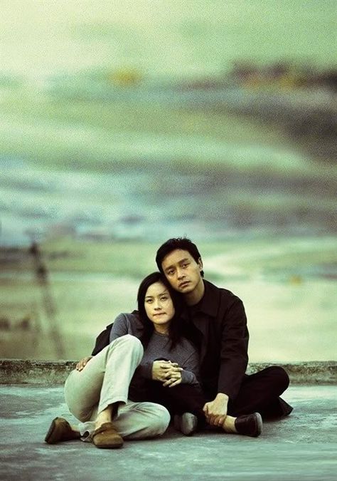 least scary scene in Inner Scenes. i dont particularly like the movie, just adore leslie cheung....if only i were karena lam here lol Leslie Cheung, Human Reference, Chinese Movies, Learn Chinese, Asian Celebrities, Family Posing, Pop Songs, Video Lyrics, Madly In Love