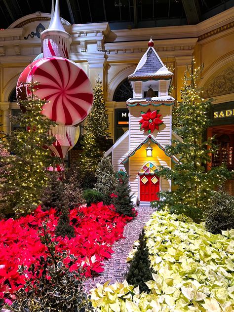 Las Vegas Bellagio Las Vegas Christmas, Vegas Christmas, Christmas In La, Las Vegas Christmas, Bellagio Las Vegas, Christmas Trees, Las Vegas, Trees, Christmas Tree