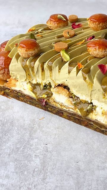 Pistachio Baklava Recipe, Baklava With Pistachios, Honey Pistachio Baklava Cheesecake, Pistachio Rose Baklava, Pistachio Baklava, Easy Cake Decorating, Eclairs, Middle Eastern Recipes, Baklava