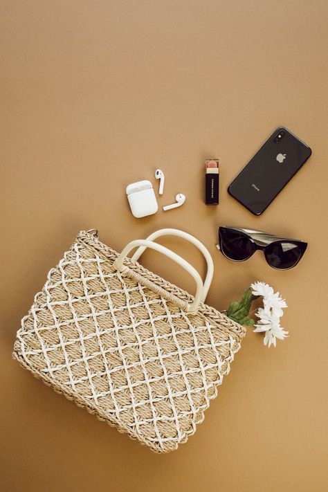 Bags Foto Ideas, Handmade Bag Photography, Product Photography Bags, Bag Photoshoot Ideas, Bag Photography Ideas, Bag Flatlay, Weaved Bag, Leather Baskets, Summer Abaya