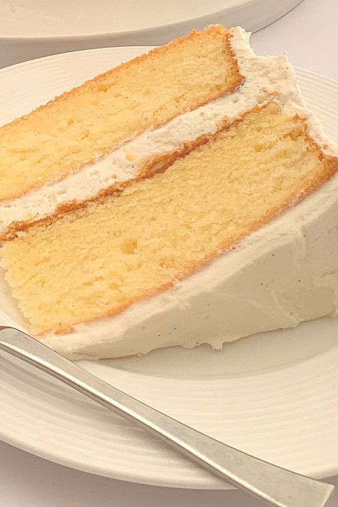 Moist Vanilla Cake Recipe, Fluffy Vanilla Cake Recipe, Boiled Fruit Cake, Fluffy Vanilla Cake, Chocolate Tea Cake, Rectangular Cake, Inside Cake, Moist Vanilla Cake, Caramel Icing