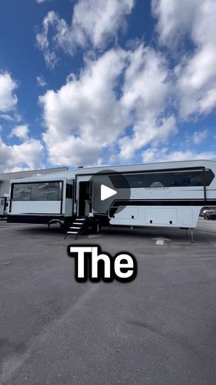 Luxury Rv Living, Travel Trailer Living, Luxury Campers, Motorhome Interior, Tiny House Camper, Rv Motorhomes, Luxury Motorhomes, Travel Trailer Camping, Makes No Sense