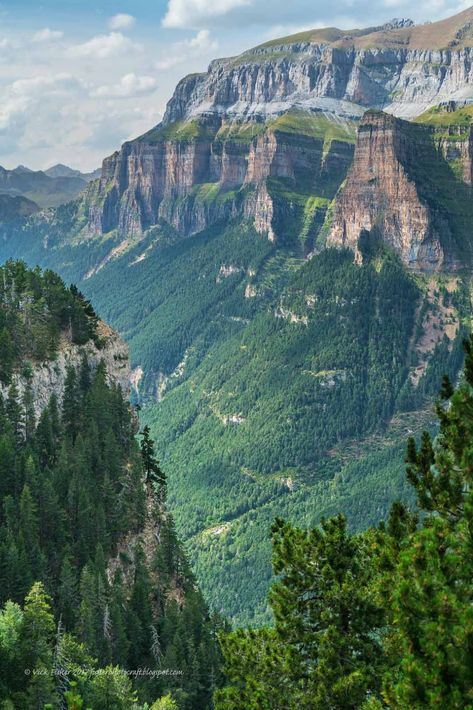 Vick and Jennifer's Travels: The Ordesa Hike in the Spanish Pyrenees Pyrenees Mountains Spain, Pyrenees Hiking, Spanish Pyrenees, Spain Nature, Pyrenees Mountains, Europe Nature, Road Trip France, Spain Trip, Waterfall Photo