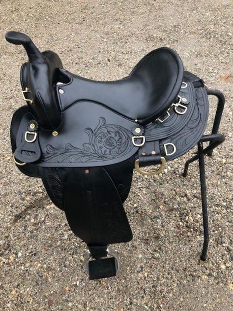 Saddle Aesthetic, Black Western Saddle, Horses Saddles, Equestrian Supplies, Horseback Riding Outfits, Black Saddle, Saddle Accessories, Rodeo Horses, Adidas Shoes Mens