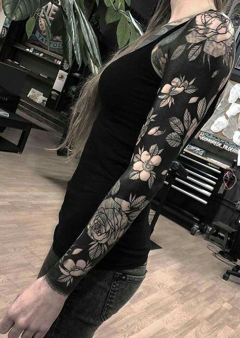 Blast Over Tattoo, Black Sleeve Tattoo, Mangas Tattoo, Solid Black Tattoo, Blackout Tattoo, Floral Tattoo Sleeve, Flower Sleeve, Full Sleeve Tattoos, Full Sleeve Tattoo