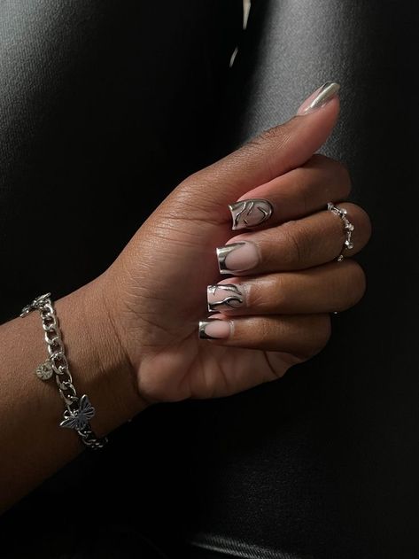 Nail Inspo Acrylic Chrome, Nails Acrylic Short Chrome, Cute Short Nail Sets Chrome, Silver Birthday Nails Short, Short Acrylic Full Set, Short Acrylic Nails Diamond Designs, Chrome Acrylic Nails Short, Sliver Nails Short, Chrome Frenchies Nails